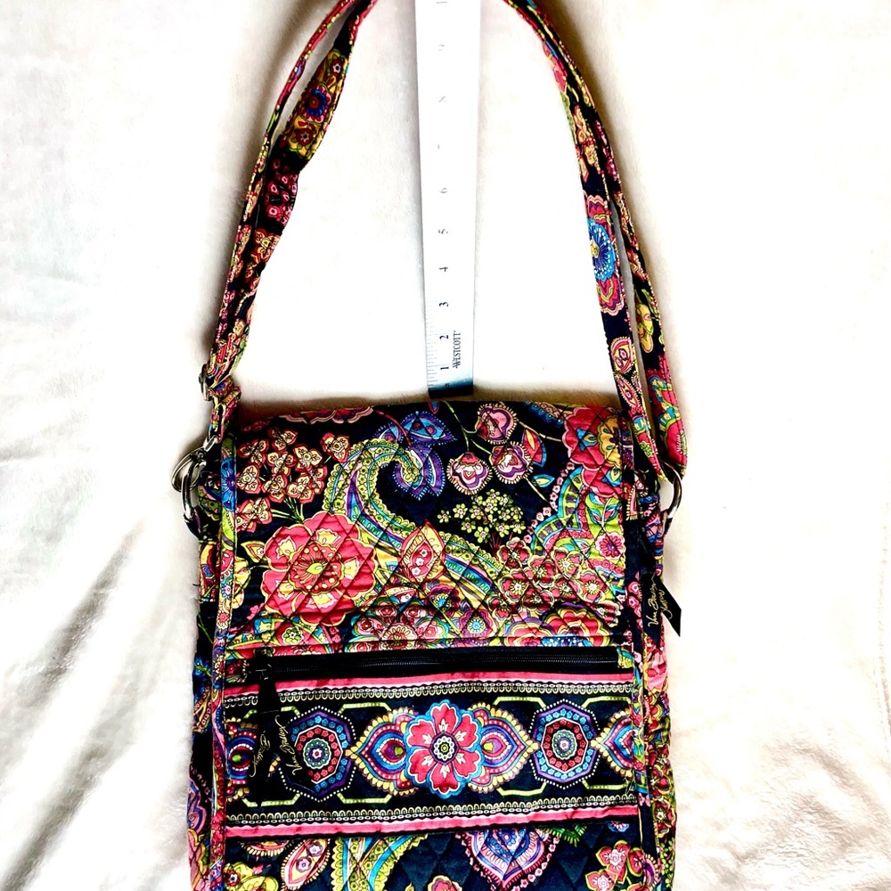 VERA BRADLEY FLOWERS AND PAISLEY CROSSBODY BAG MULTIPLE COMPARTMENTS